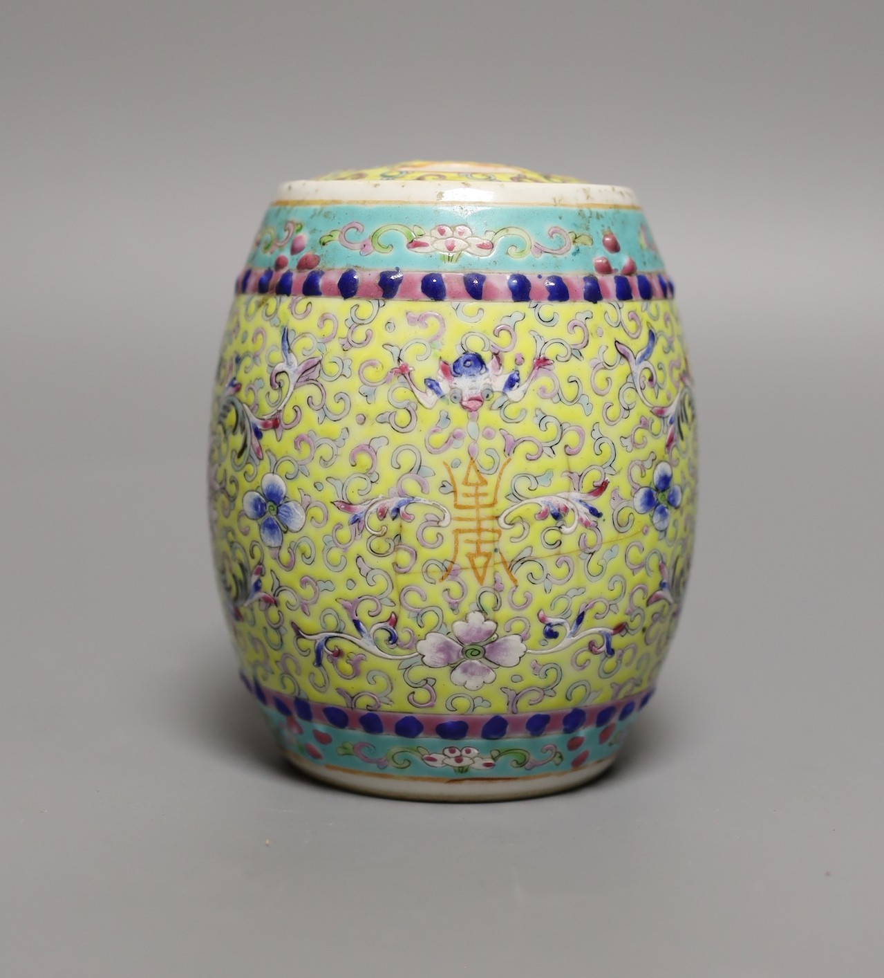 A 20th century Chinese jar and cover, 11cm